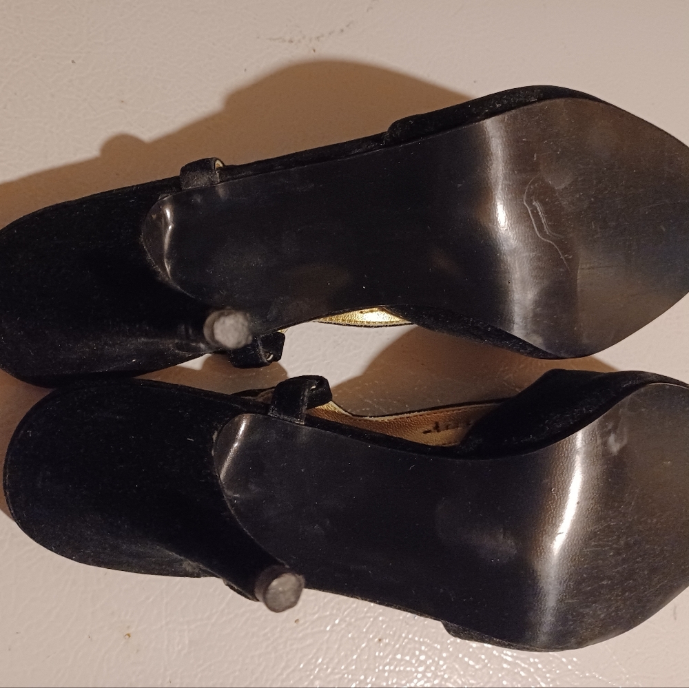 Shoes - Picture 5 of 7